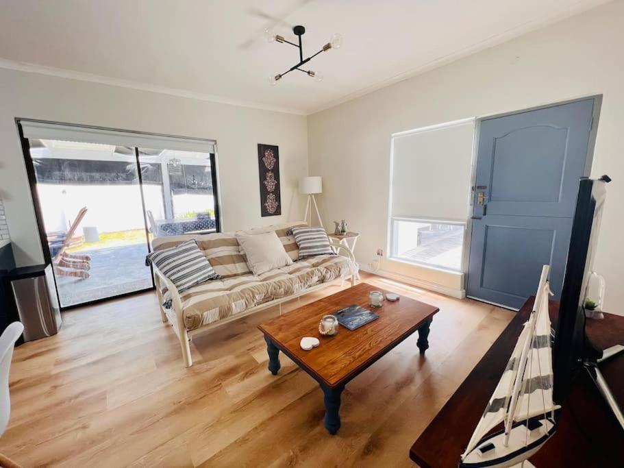 Adorable 2 Bedroom Cottage With Spacious Veranda Hermanus Luaran gambar