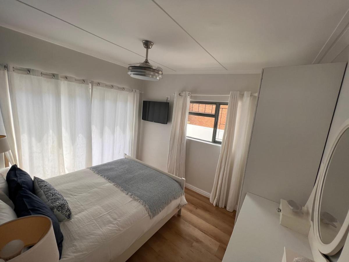 Adorable 2 Bedroom Cottage With Spacious Veranda Hermanus Luaran gambar